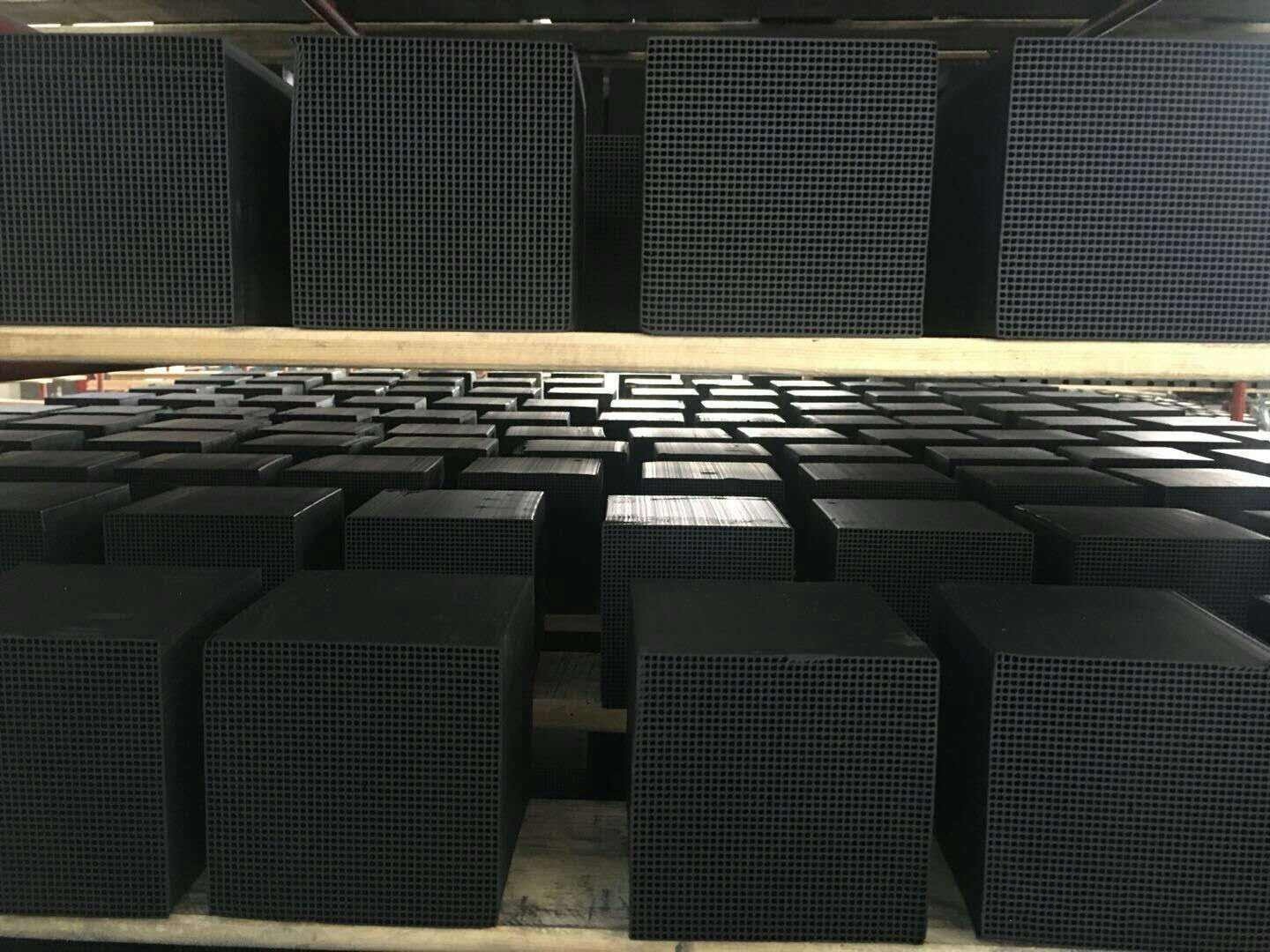 四個方法辨別高品質(zhì)蜂窩活性炭